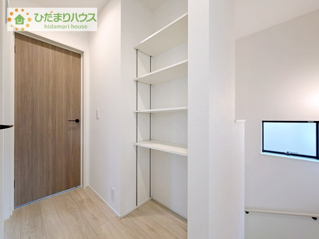 家族みんなで共同で使える便利な廊下収納！