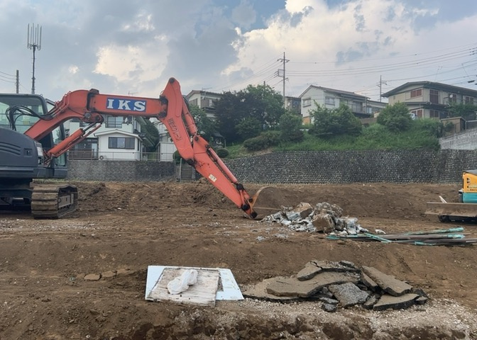 隣家の土地はどうなっているのか、生活利便施設が近くにあるのか、学校まで近いかなど、お客様のライフスタイルにあわせたイメージが重要です。また、近くにあると困る施設が近くにないかも確認するといいでしょう。