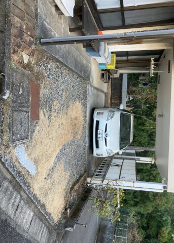 庭があることでガーデニングや家庭菜園はもちろん、こどもの遊び場やペットを放して遊ぶことができます。また、家の周囲に余裕があるということです。隣地との間があれば、十分な日当たりと、風通しが確保できます。
