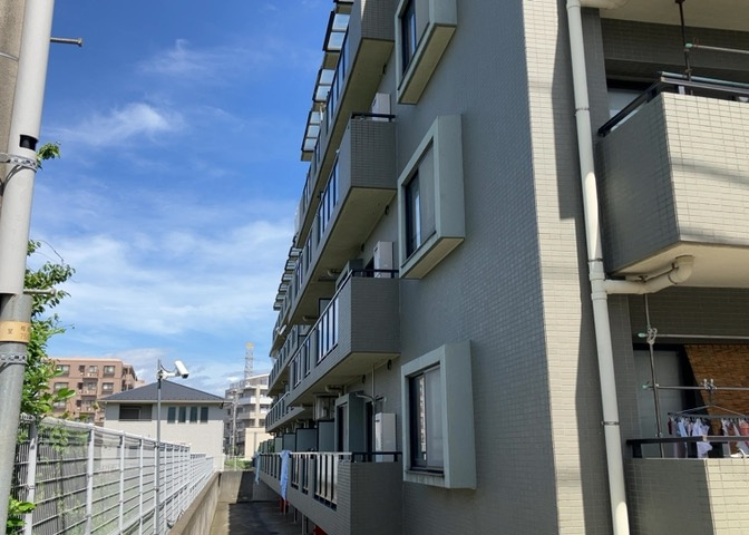 ＳＲＣ造は強度や耐震性の面でもRC造と比べて優れています。そのため、10階建以上の高層または超高層マンションなどの建築にも多く採用されています。柱や梁などのサイズが小さくても高い耐震性を確保できます。