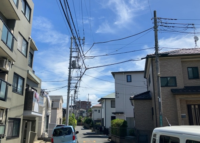 眺望を気にして物件を探す場合、前面に建物が建っていないか現地で確認しましょう！前面に建物があると景色はもちろん、日当たりや風通しにも影響が出てきます。住んだ時のことを想像しながら現地見学をしましょう。