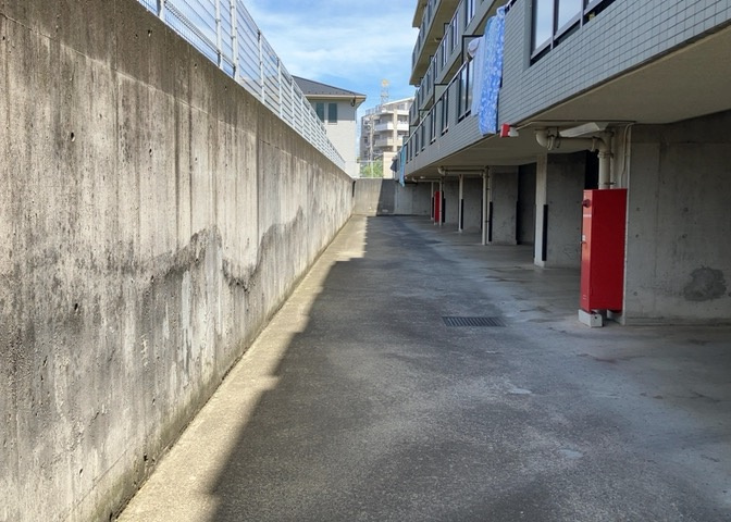 マンションの駐輪場は、事前に空きがあるか確認を取ると安心です。せっかく入居したのに駐輪スペースがない！なんてことになったら大変ですよね。そこで、内見時や購入前にはまず事前に確認しておくと良いでしょう。