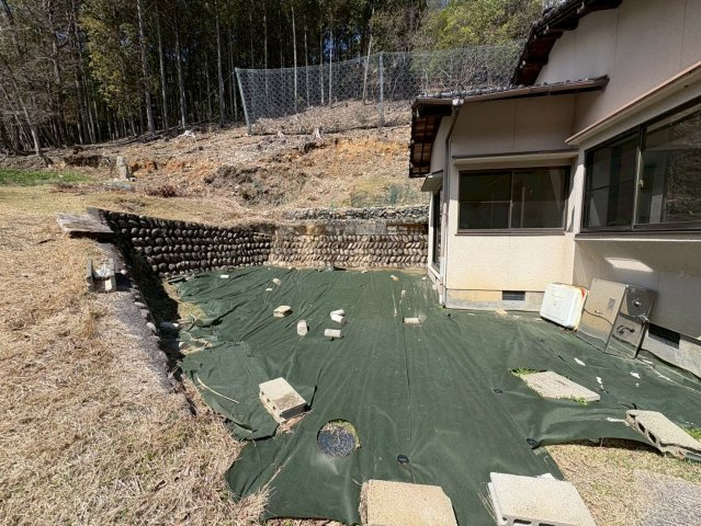 敷地内には広さのある庭スペースを確保。家庭菜園やガーデニングなど、趣味の空間としても活用可能です。自由度の高いスペースで、自分好みの使い方が楽しめます。　日当たりも良く趣味が広がります。