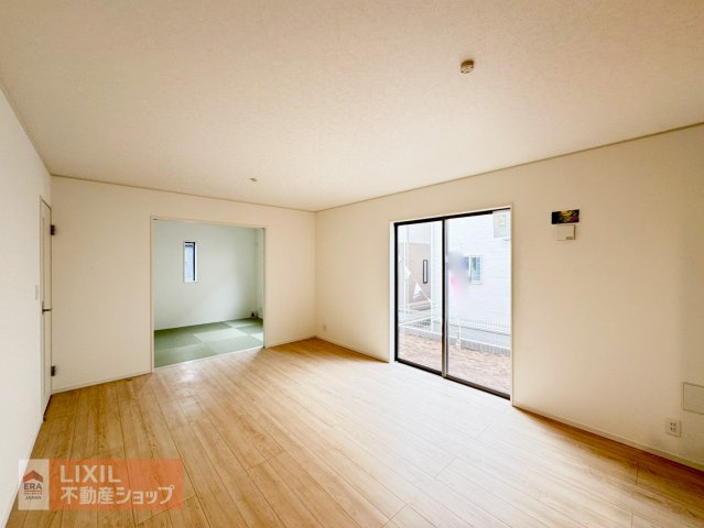 【リビング】この風景が、暮らしの一部に。毎日がいきいきと、笑顔あふれる暮らしの始まりです。ぜひ一度、この見晴らしを体感してみませんか。　