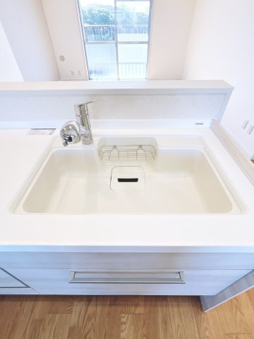 キッチンシンク　白を基調としているので清潔感があります◎