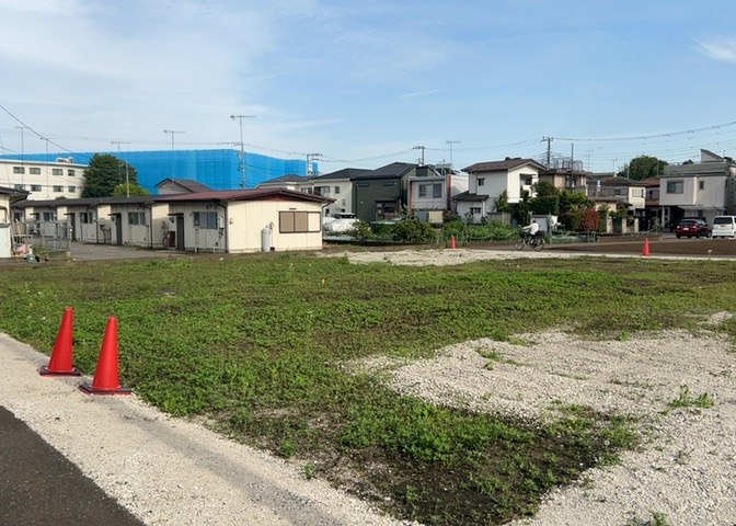 土地の形が極端に長細かったり、狭小地、あるいは道路との高低差がある傾斜地だった場合、後々売ろうとしても買い手がつかない場合もあります。後々、売却することになった時に価値の下がらない土地を選びましょう。