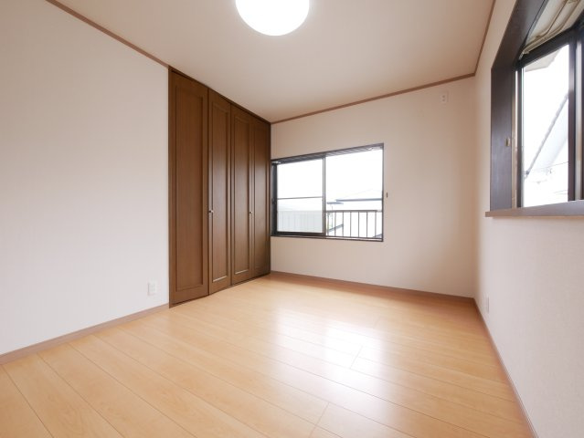2階　西側洋室　6帖