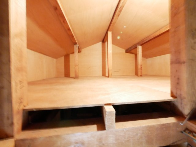 グルニエ（屋根裏収納）内部