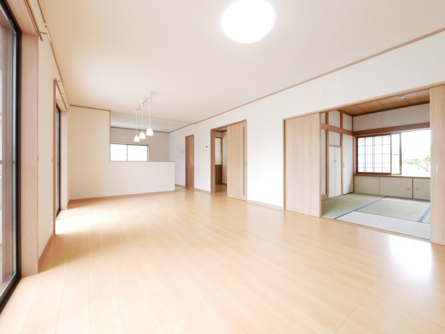 20帖のＬＤＫ　南に面し明るいリビング