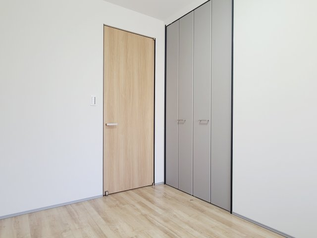 〇シンプルですっきりとした室内は飽きのこない居心地の良い雰囲気。自分好みの空間を創り上げてください。