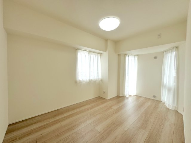 洋室6.3帖　間取り図右の部屋