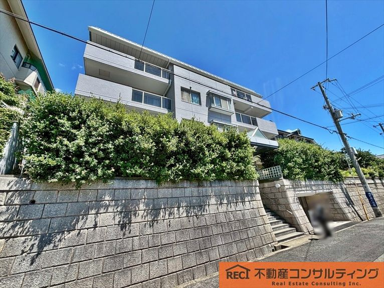 小学校まで徒歩4分！小さなお子様も安心です♪