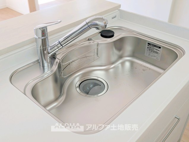 【Water　cleaner】　◆浄水器◆蛇口から流れ出すお水はクリーンでいつも楽しめます。また浄水器内臓シャワー混合栓なので場所取らずのスッキリとしたスタイルです。
