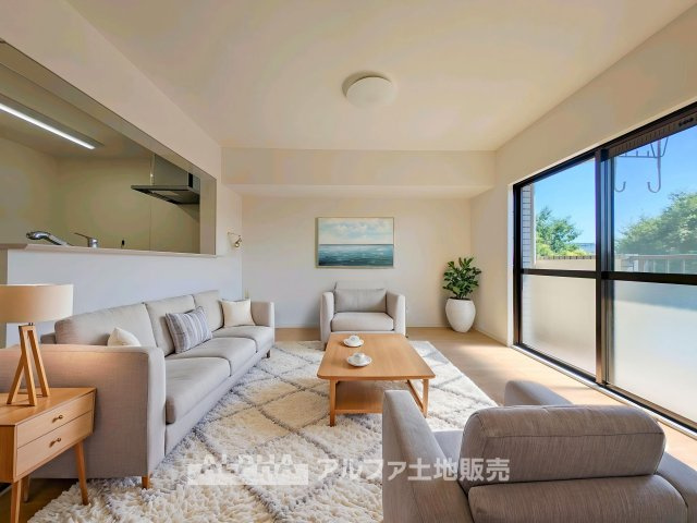 【Family　Living】　◆家族が集うリビング◆　食事のあとも自然と会話が弾み、テレビを囲んでくつろぐ時間を楽しめるリビング。※家具等はCGによるイメージです。家具小物は販売価格に含まれません。