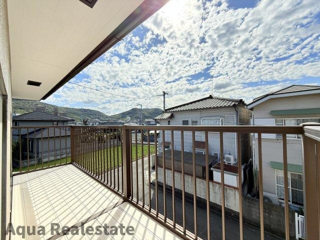 落ち着いた時間を過ごせるバルコニーです