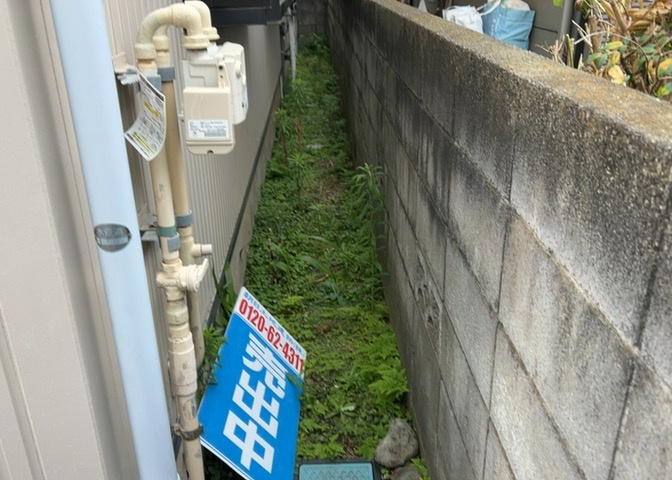 庭があることでガーデニングや家庭菜園はもちろん、こどもの遊び場やペットを放して遊ぶことができます。また、家の周囲に余裕があるということです。隣地との間があれば、十分な日当たりと、風通しが確保できます。