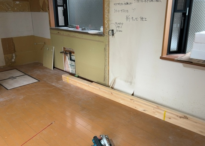 ダイニングは、食事や家族の団らんスペースとしてだけではなく、ほかの用途としても使用することができます。ダイニングテーブルを置き、食事のためのスペースを作ることでリビングとの差別化を図ることができます。