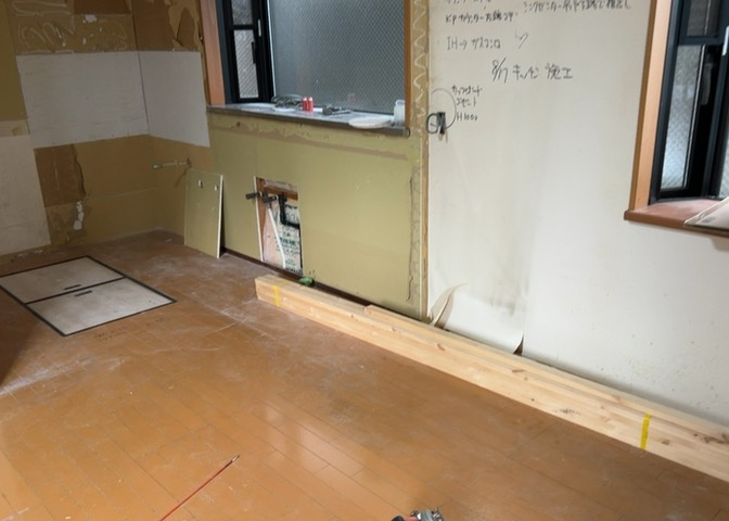 ダイニングにはダイニングテーブルセットなどを置くことが多く、間取りにおいて「D」と略記されますが、食事を作るときの作業場として使用したり、朝食を食べたりするときだけに使われるケースも少なくありません。