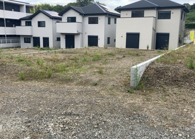 土地探しをしていると都市計画区域という言葉を目にすると思います。法律によって、都道府県知事や国土交通大臣が指定するエリアのことを指しており、都市計画区域は市街化区域と市街化調整区域に分けられています。