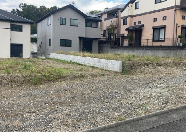 家を建てる前提で土地を探している場合、地盤の丈夫さは譲れない条件の一つです。地盤が脆弱だと追加工事が必要となります。また、過去に地盤沈下や液状化現象を起こした土地は、できるだけ避けた方がいいでしょう。