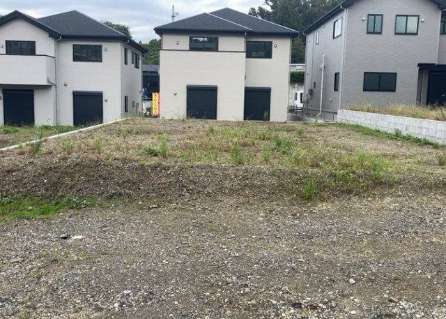 人が暮らすうえで日光は大切な要素となります。日当たりの良さは譲れないポイントですね。併せて近くに大きな建築物の建築予定がないか、あるいはそれが可能な土地が近くにないか事前に確認することもお勧めします。