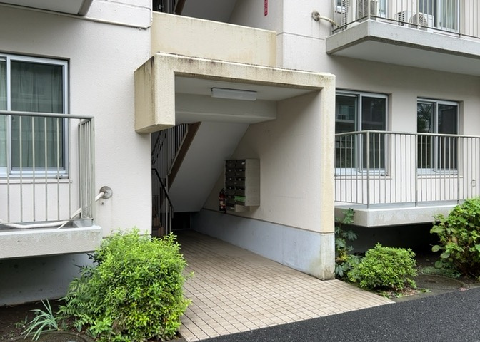 マンションのエントランスには、もともと風よけや防犯の役割がありますが、マンションによって宅配ボックスなどの設備が備わっている所もあります。日々の生活をイメージしながら生活しやすさをチェックしましょう。