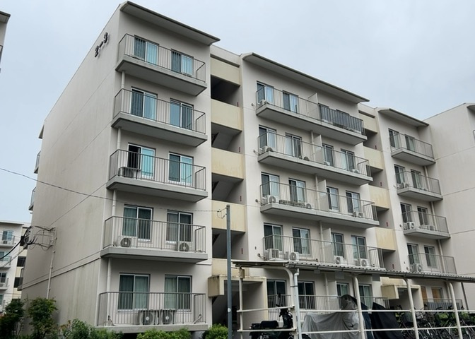 外観はマンション管理がされているかの目安になります。築年数が古いと、壁面は劣化してひび割れが生じることも！建物が古びていても細かいところが修繕されていると、きちんと管理されているなぁと感じるでしょう。