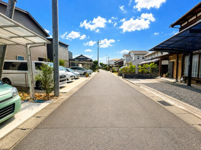 前面道路含む現地写真です