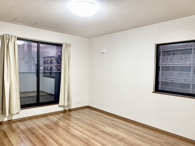 このお家は2面採光が特徴です。たっぷりお陽様を取り込むことができます。