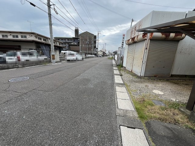 西から