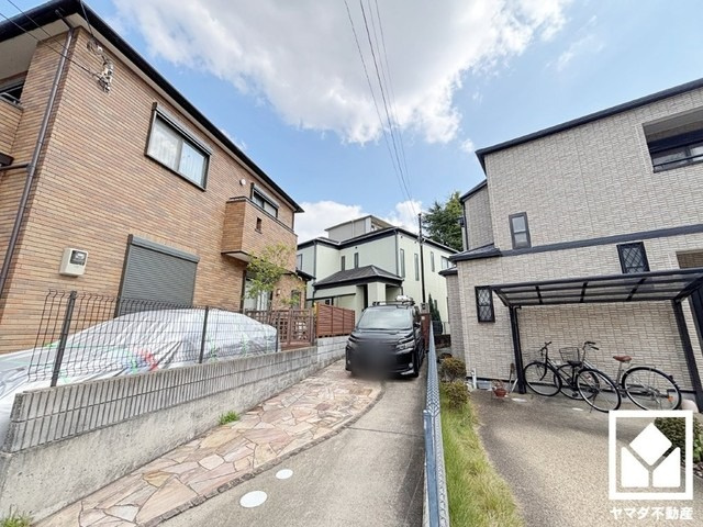 温水洗浄便座付きで、季節を問わずいつでも温かい便座をお使いいただけます。