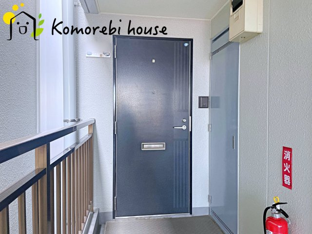収納もある玄関です