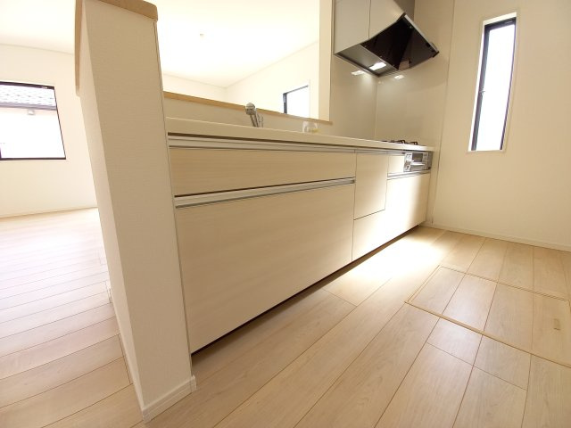 同施工■□■キッチンの写真です■□■　対面式キッチンは、リビングの様子を見ながらお料理出来るので、小さなお子様がいらっしゃる方は、安心してお料理出来ますね。
