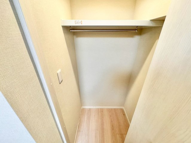 収納があることで、生活感を抑えた空間づくりがしやすくなります。使いやすさも魅力です。