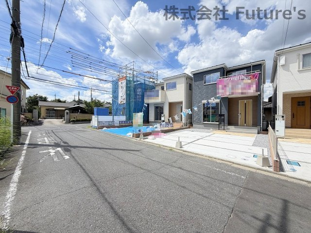 前面道路含む現地写真です。
