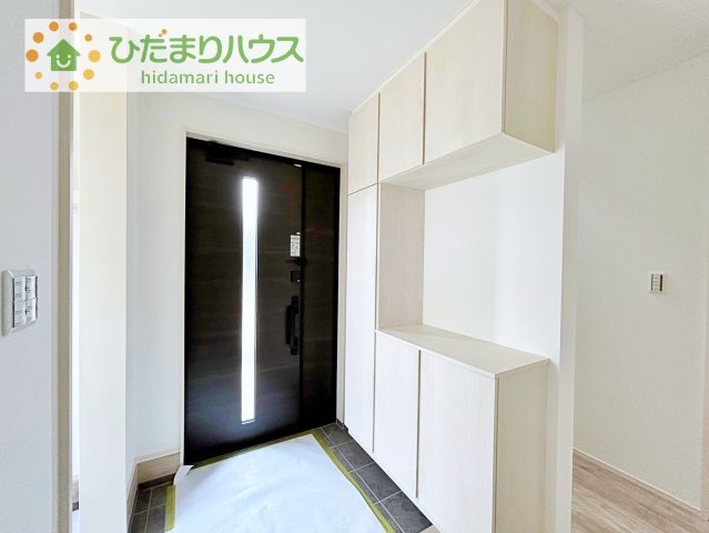 玄関がひろいので親子で並んで仲良く靴が履けますね(^^)/