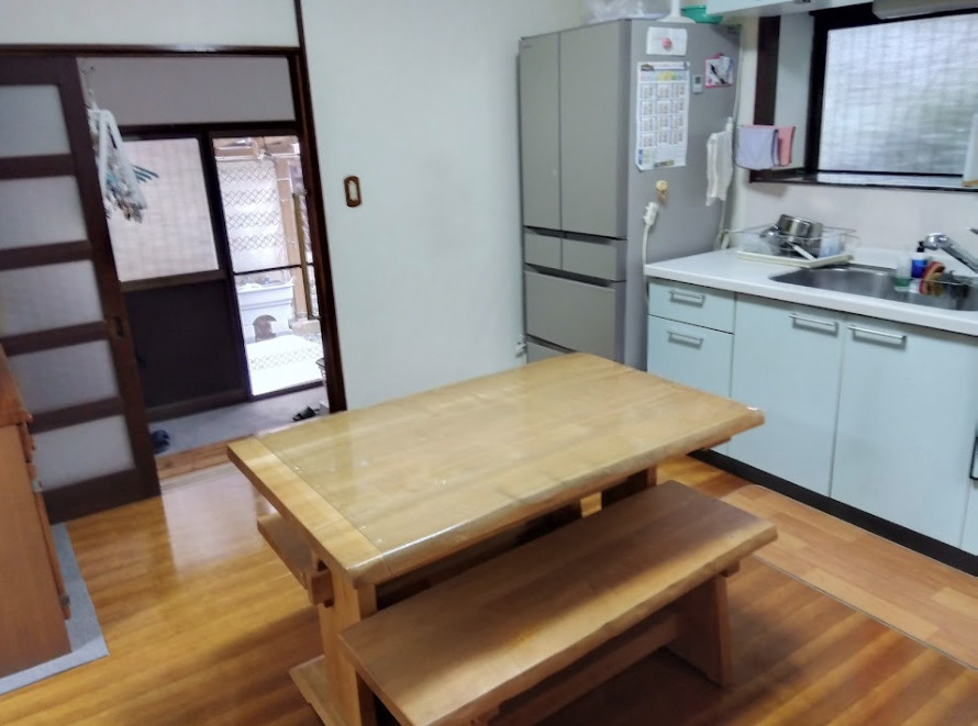 家事動線にも配慮された使い勝手の良い間取りです。収納力のあるキッチン設備で、毎日の暮らしを快適にサポートします。