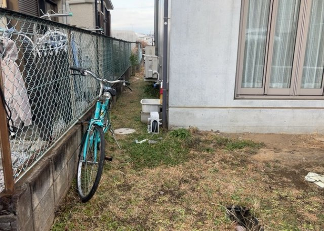 敷地内に散水栓や立水栓があると便利です。水道水を直接利用できるため、水を運ぶ手間を省くことが出来ます。大量の水を必要とする洗車作業や清掃などに役立ちます。その他設備とあわせて、現地でご確認ください。