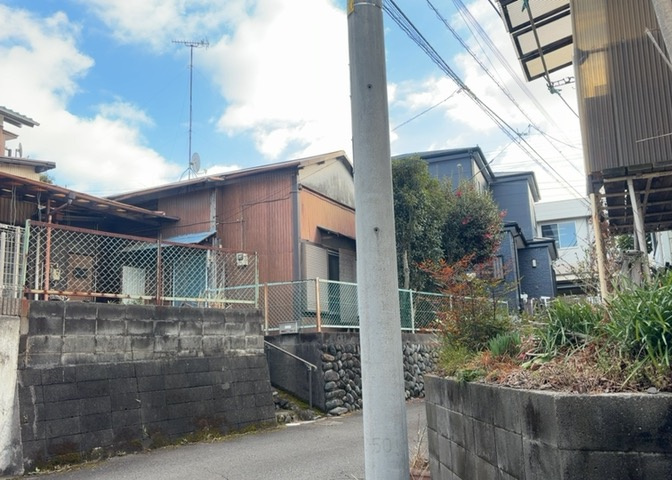 眺望を気にして物件を探す場合、前面に建物が建っていないか現地で確認しましょう！前面に建物があると景色はもちろん、日当たりや風通しにも影響が出てきます。住んだ時のことを想像しながら現地見学をしましょう。