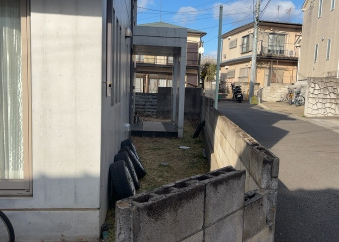庭があることでガーデニングや家庭菜園はもちろん、こどもの遊び場やペットを放して遊ぶことができます。また、家の周囲に余裕があるということです。隣地との間があれば、十分な日当たりと、風通しが確保できます。