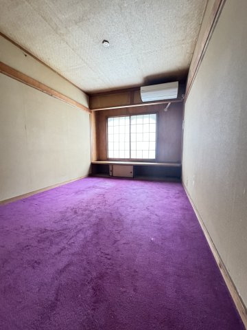 南東側の洋室です。個人の部屋や寝室として使える洋室。