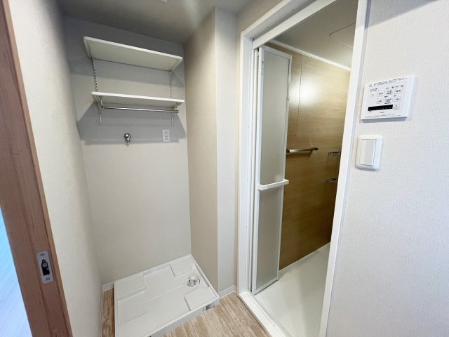 洗濯機上のスペースも洗剤置き場やタオル置き場としても活用できます！