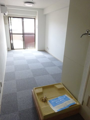南西向きで陽当たり良好。明るく暖かな住空間で、洗濯物もよく乾きます。