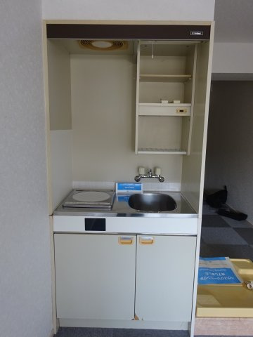 火災リスクが低く、一人暮らしや初めての自炊にも安心のキッチンです。