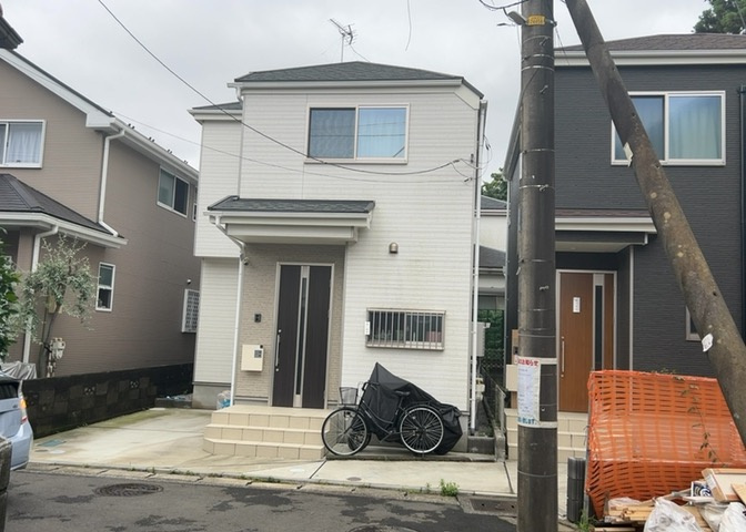 省エネ給湯器とは従来型の給湯器より熱効率が高く、少ない燃料でたくさんのお湯を沸かすことが出来る高効率な給湯器のことを指します。また、省エネ給湯器には種類があり、利便性や効果なども様々です。