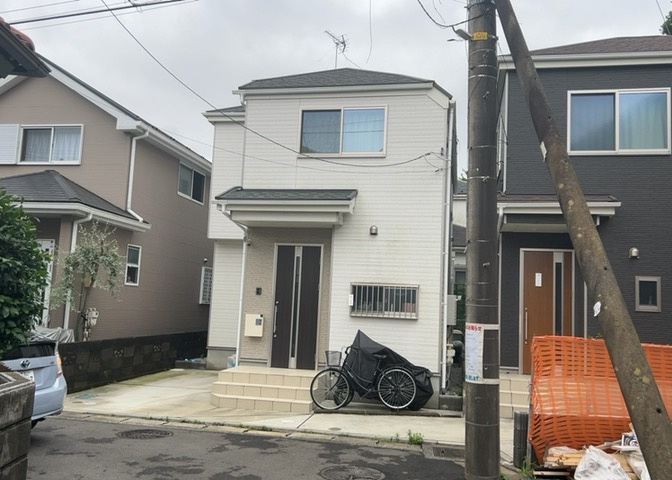 東側道路の場合は居室を南向きに設計しやすいため、朝日が入りやすいというメリットがあります。一方、西側道路も東側同様に居室を南向きに設計しやすいのですが、住宅地だと朝日が入りにくいという弱点があります。