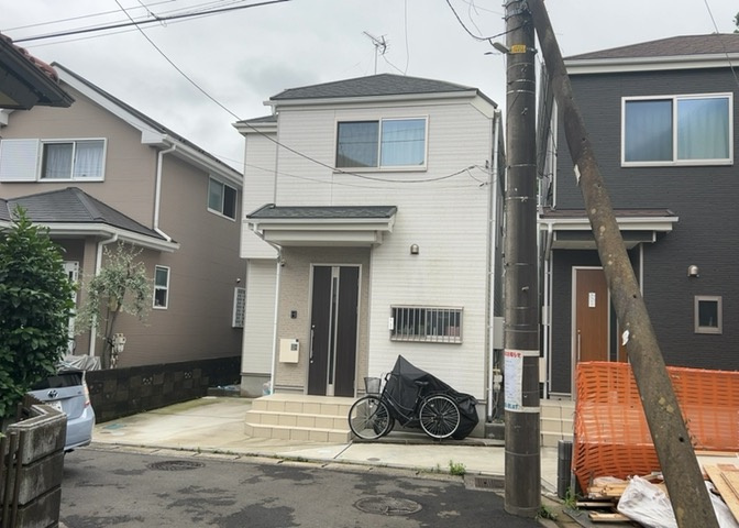 駐車場と明記されていても、最小スペースでつくられた駐車場だと大型車は駐車できなかったり、出入りしにくくなったりする可能性があります。お車のサイズと購入したい物件の駐車場のサイズを現地で確認しましょう。