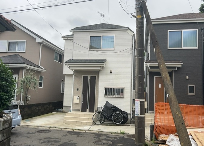 庭があることでガーデニングや家庭菜園はもちろん、こどもの遊び場やペットを放して遊ぶことができます。また、家の周囲に余裕があるということです。隣地との間があれば、十分な日当たりと、風通しが確保できます。