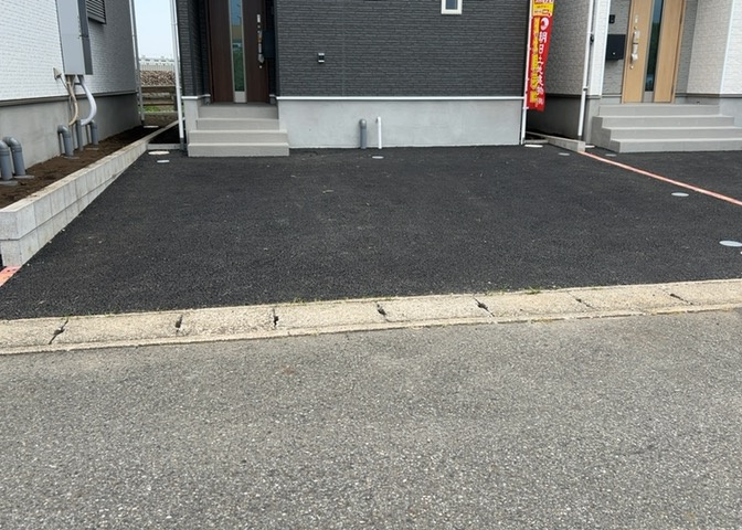 駐車場と明記されていても、最小スペースでつくられた駐車場だと大型車は駐車できなかったり、出入りしにくくなったりする可能性があります。お車のサイズと購入したい物件の駐車場のサイズを現地で確認しましょう。