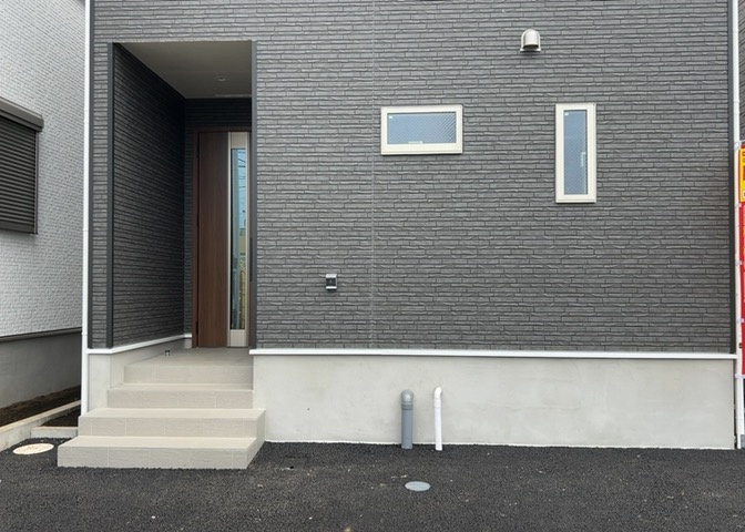 木造住宅とは土台、壁、柱など建築物の強度を支える構造体の材に木が使用されている構造を指します。構造体は建物の自重を支えるだけではなく風圧や水圧、積裁荷重などあらゆる衝撃に耐えるための基礎です。